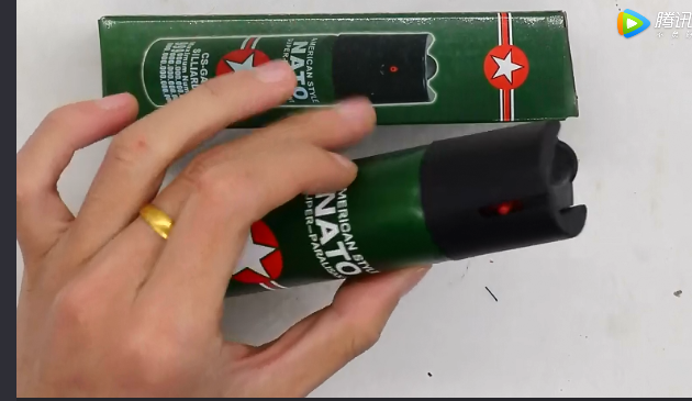 意警方查扣華人電擊槍和辣椒水，是武器不是防身用品？